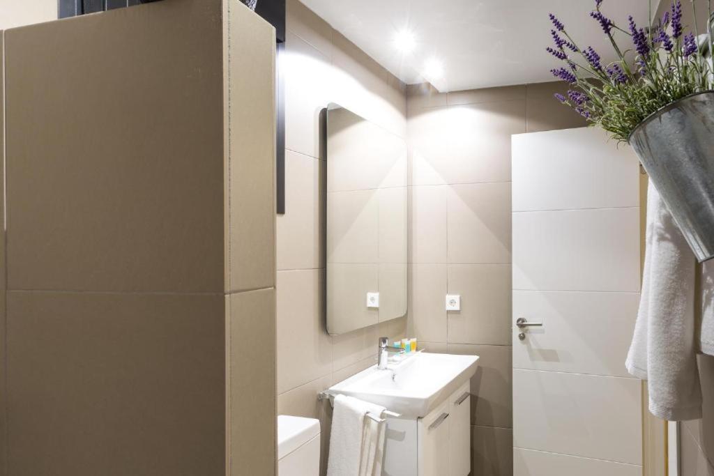 Atrivm San Julian Apartment Севиля Екстериор снимка